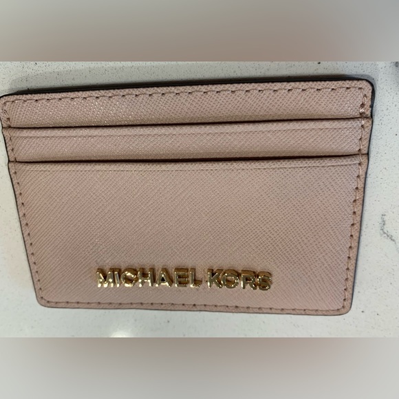 Michael Kors Handbags - Michael Kors EUC Card Holder - Beige & Gold